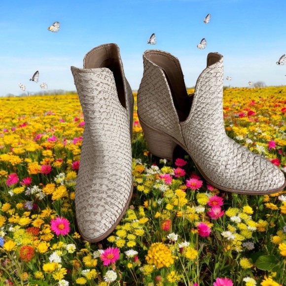 🌺 Kaanas Booties - Picture 1 of 8